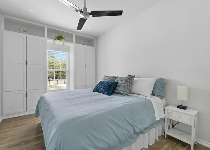 Vakantiehuis Budget-friendly Retreat By Worth Stockyards With Hottub & Minigolf Fort Worth