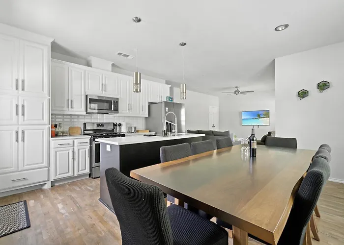 Budget-friendly Retreat By Worth Stockyards With Hottub & Minigolf Vakantiehuis *