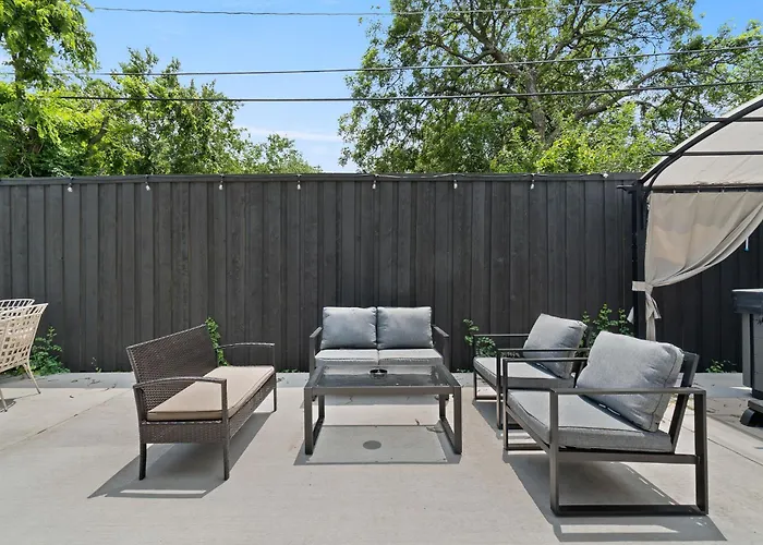 Budget-friendly Retreat By Worth Stockyards With Hottub & Minigolf Fort Worth