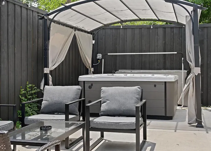Budget-friendly Retreat By Worth Stockyards With Hottub & Minigolf Vakantiehuis *