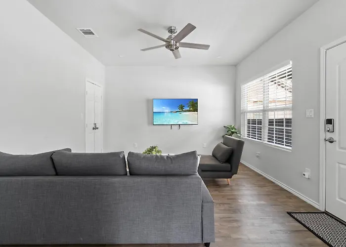 Budget-friendly Retreat By Worth Stockyards With Hottub & Minigolf Vakantiehuis Fort Worth