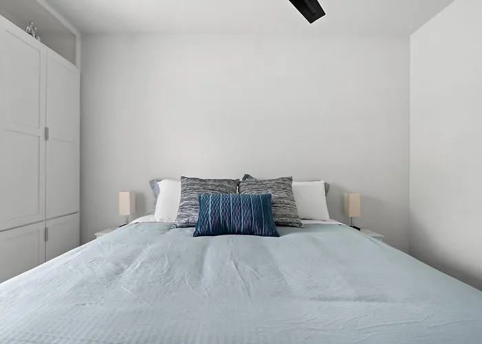 Budget-friendly Retreat By Worth Stockyards With Hottub & Minigolf Vakantiehuis