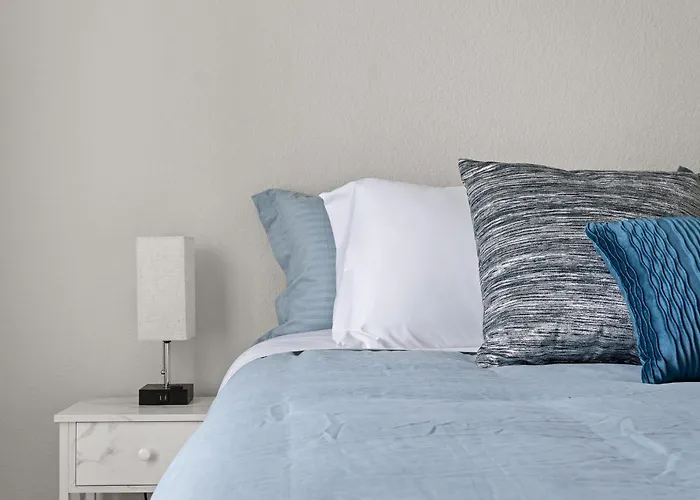 Budget-friendly Retreat By Worth Stockyards With Hottub & Minigolf Vakantiehuis