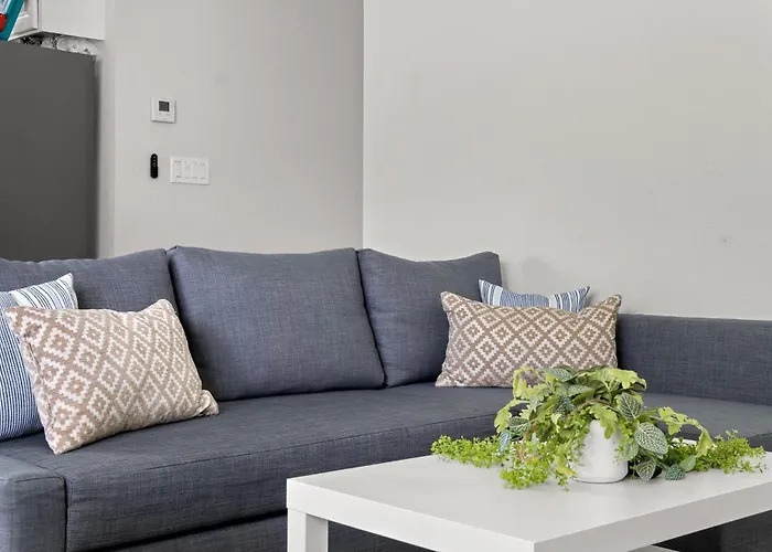 Vakantiehuis Budget-friendly Retreat By Worth Stockyards With Hottub & Minigolf
