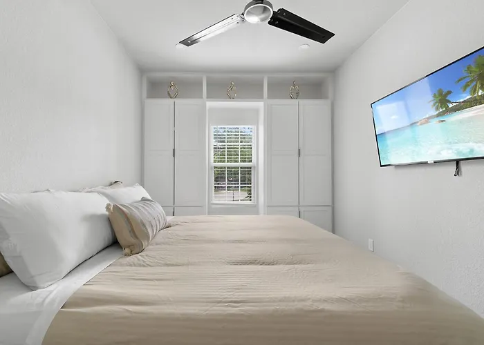Budget-friendly Retreat By Worth Stockyards With Hottub & Minigolf Vakantiehuis