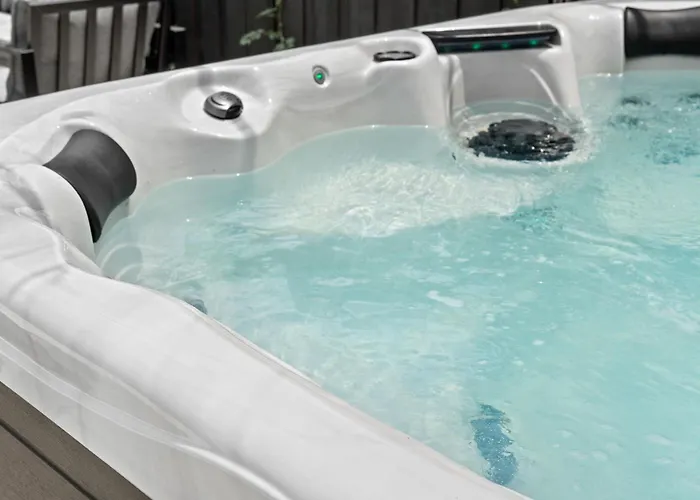 Budget-friendly Retreat By Worth Stockyards With Hottub & Minigolf *