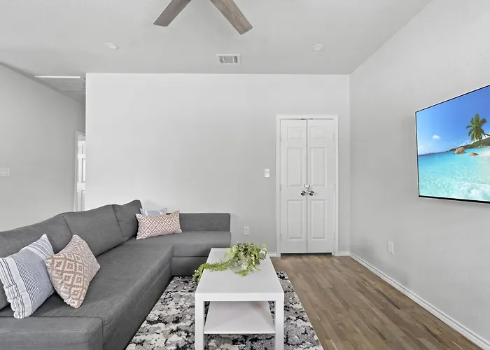 Vakantiehuis Budget-friendly Retreat By Worth Stockyards With Hottub & Minigolf Fort Worth