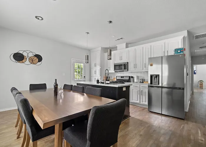 Budget-friendly Retreat By Worth Stockyards With Hottub & Minigolf Vakantiehuis