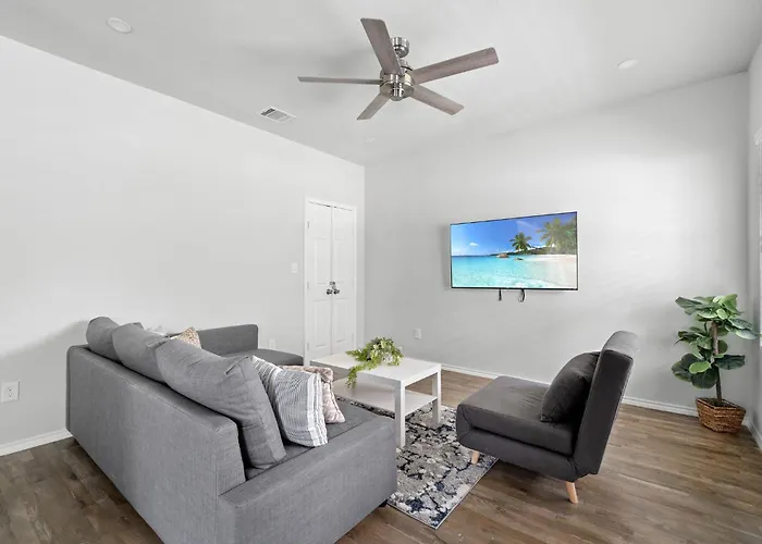 Budget-friendly Retreat By Worth Stockyards With Hottub & Minigolf Vakantiehuis Fort Worth