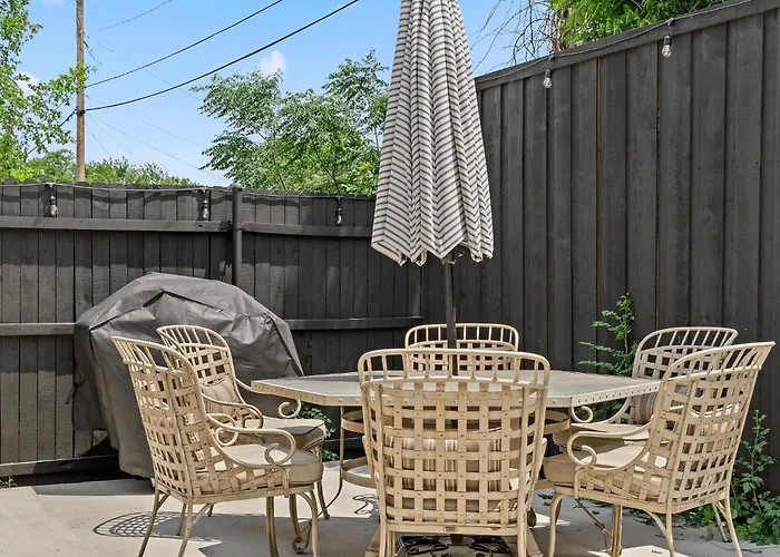Vakantiehuis Budget-friendly Retreat By Worth Stockyards With Hottub & Minigolf